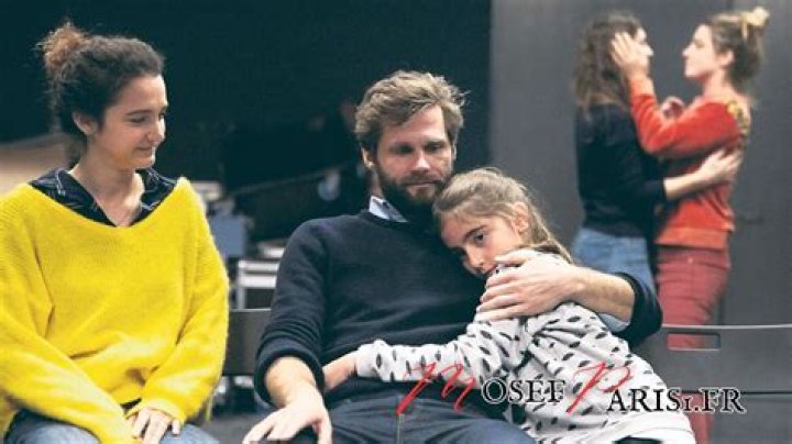 Alexis Michalik Et Son Compagnon