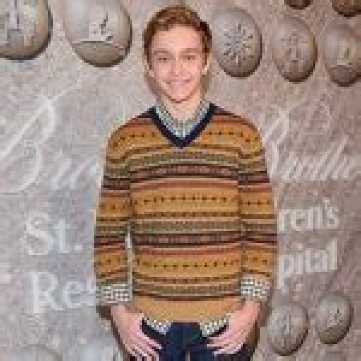 Does Gavin Lewis Have A Girlfriend? His Age, Birthday, Height, Movies, Facts