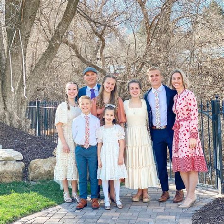 Is Randi Hildreth Married? Her Family, Ethnicity & Facts