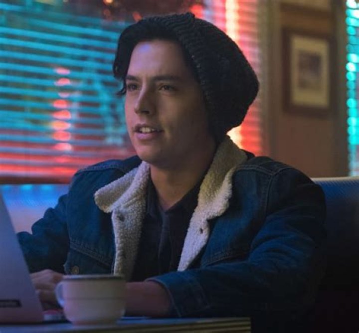 Know About Cole Sprouse; Instagram, Movies, Net Worth, Age, Girlfriend