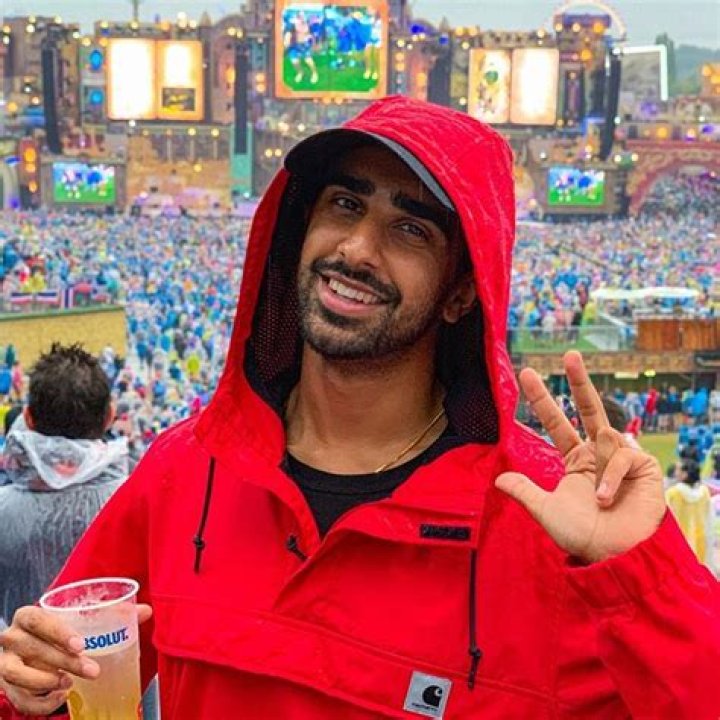 Know All About Vikkstar123 Girlfriend Kayleigh Wordley