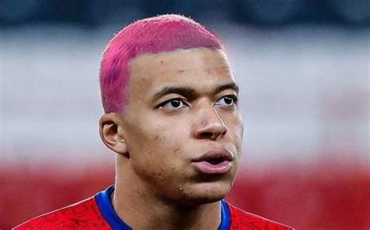Mbappe Cheveux Rose