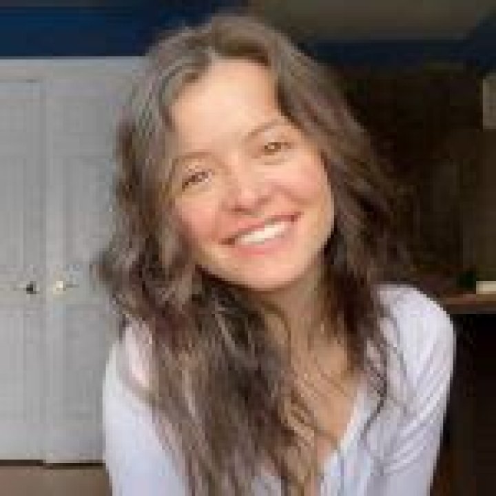 Sara Waisglass Wiki; Age, Sister, Height, TV Shows, Education, Dating, Facts