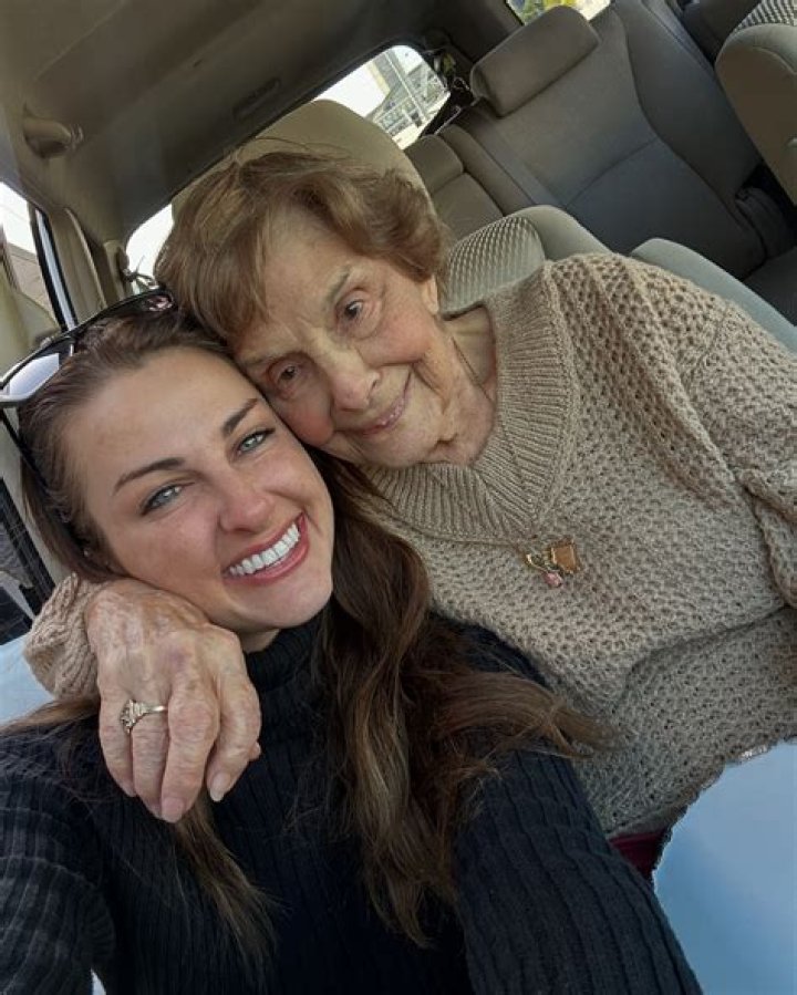 Who Is Kelly Simek Husband? Her Age, Family Life & Facts